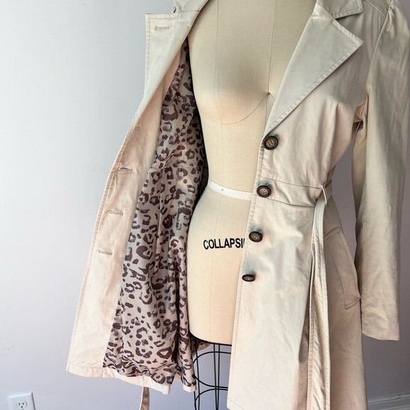 Cynthia Rowley Cream Trench Coat - Picture 7 of 9